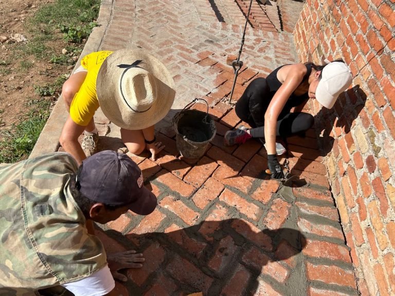 Descubre los más de 20 años de cooperación de Arquitectura Sin Fronteras con Cuba en un evento en Sevilla y Córdoba. Charlas, documental y expertos de la OCCTVI sobre la conservación de Trinidad, ciudad Patrimonio de la Humanidad.