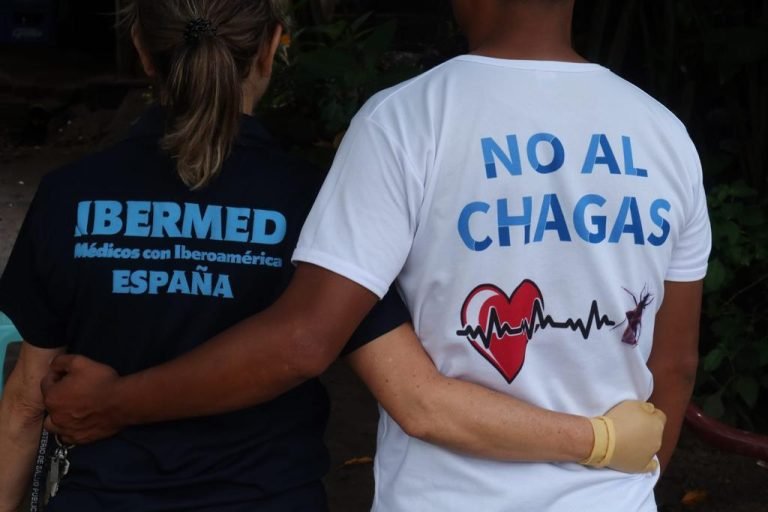 Ibermed mejora la salud y viviendas de comunidades indígenas Ch'orti' en Guatemala previniendo el Mal de Chagas con viviendas dignas y formación comunitaria.